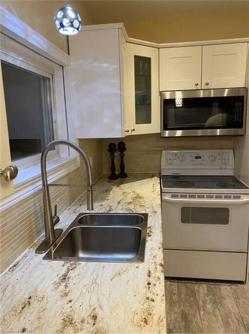 Falls Family House 5 Min Walk To Casino Falls All Attractions!! Niagara Falls Extérieur photo