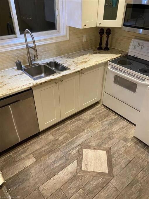 Falls Family House 5 Min Walk To Casino Falls All Attractions!! Niagara Falls Extérieur photo